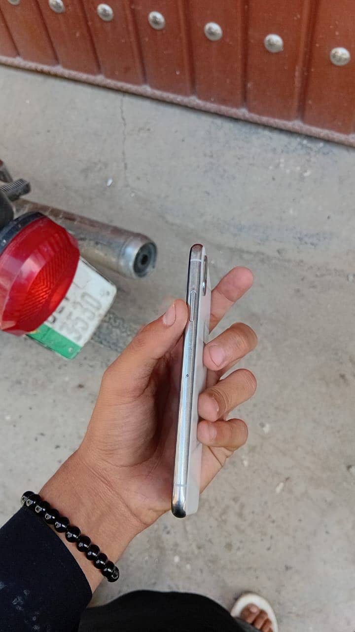 Apple iPhone X 3