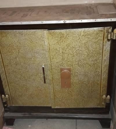 4 shelves steel wordrobe