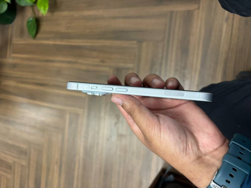 Apple iPhone 15 3