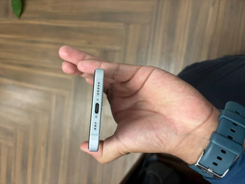 Apple iPhone 15 4