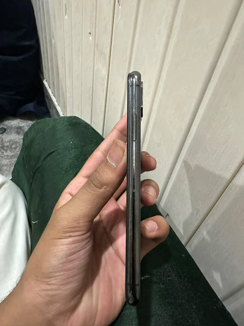 Apple iPhone X 4