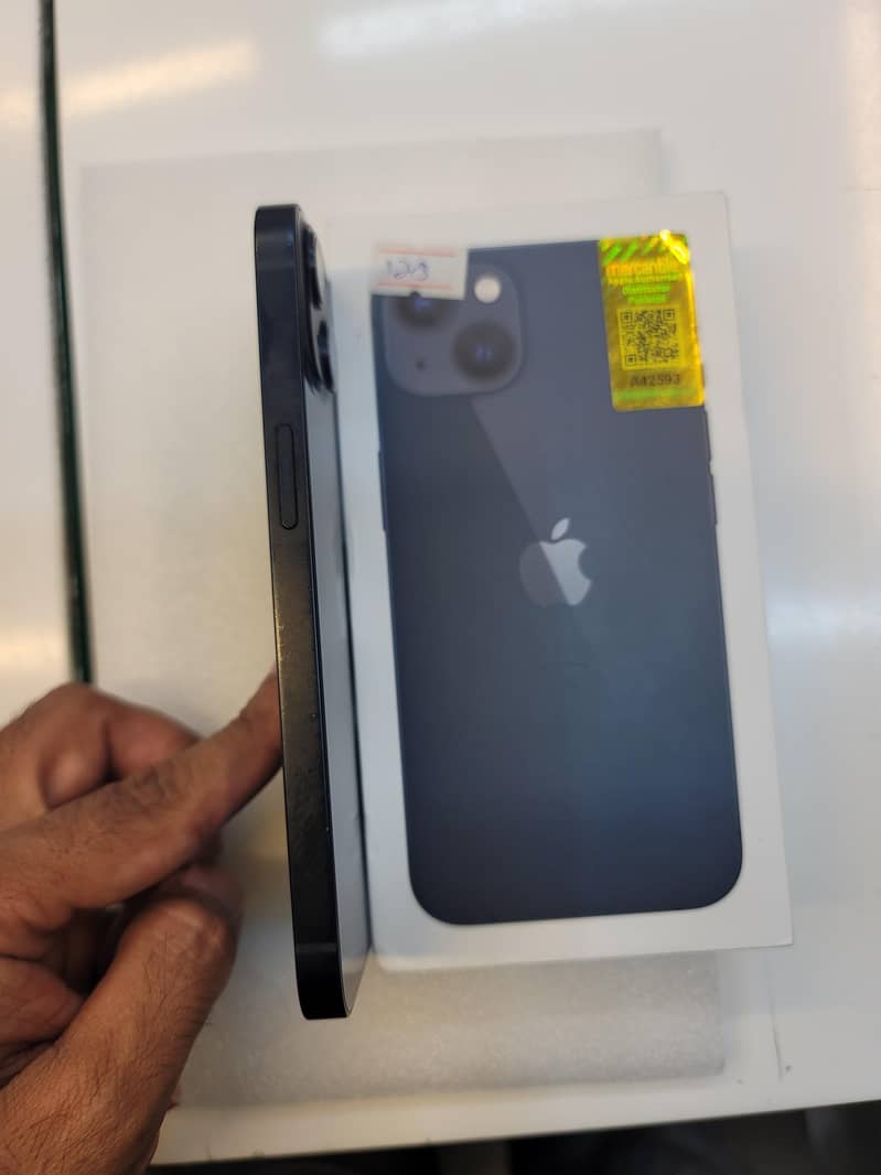Apple iPhone 13 4