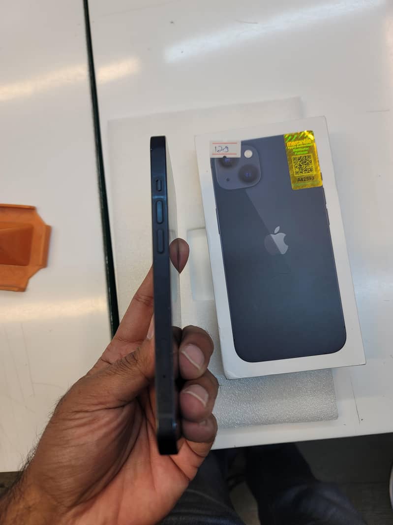 Apple iPhone 13 5