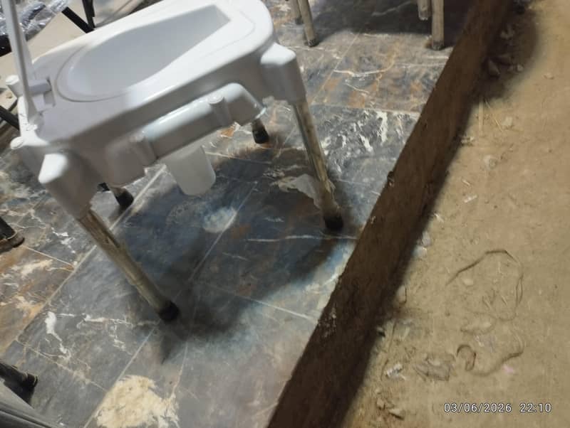 commode chair 3