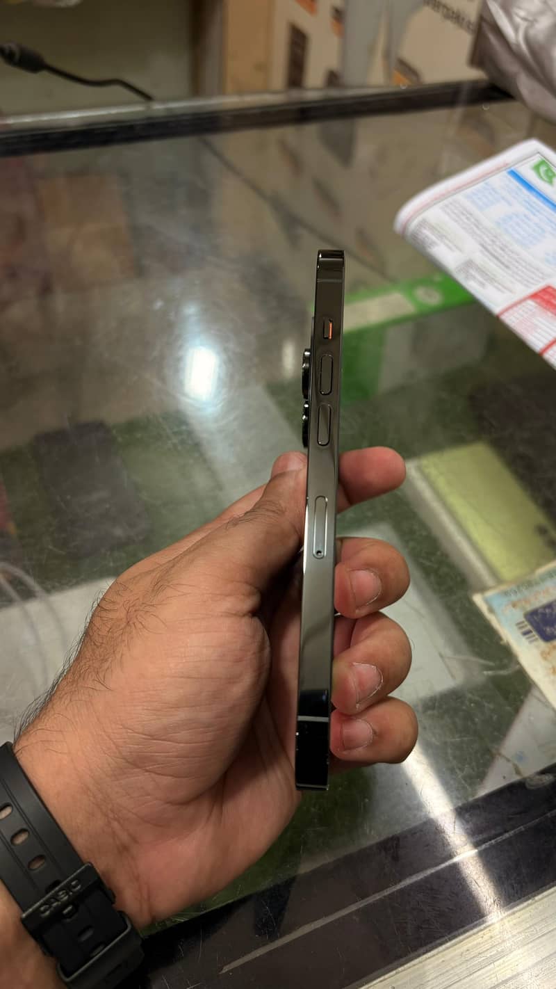 iPhone 14 Pro 1