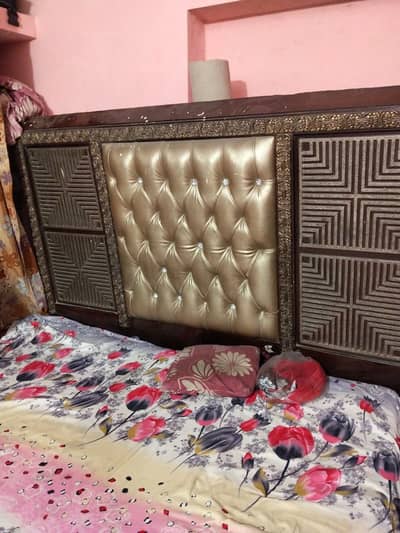 Wodden bed for sale