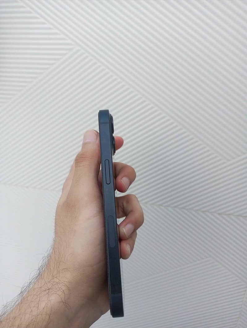 Apple iPhone 13 4