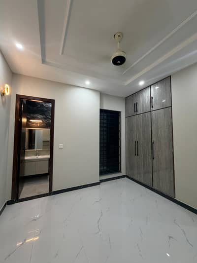 5 MARLA LIKE BRAND NEW HOUSE FOR RENT IN EDEN BOULEVARD HOUSING SOCIETY COLLEGE ROAD LAHORE.