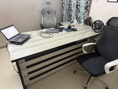 New executive table. 7 feet