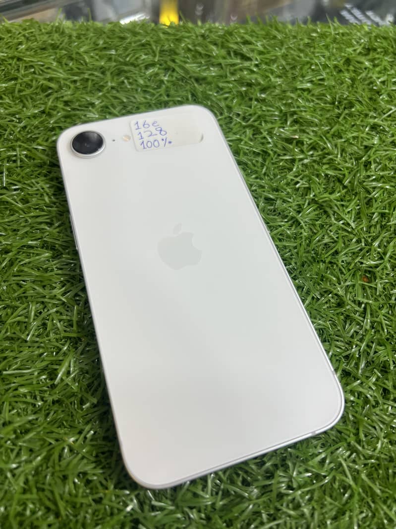 Apple iPhone 16e 6