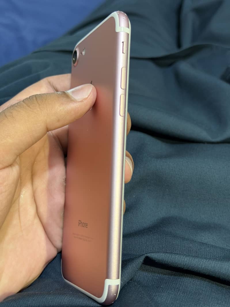 Apple iPhone 7 3