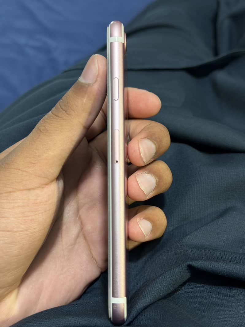 Apple iPhone 7 4