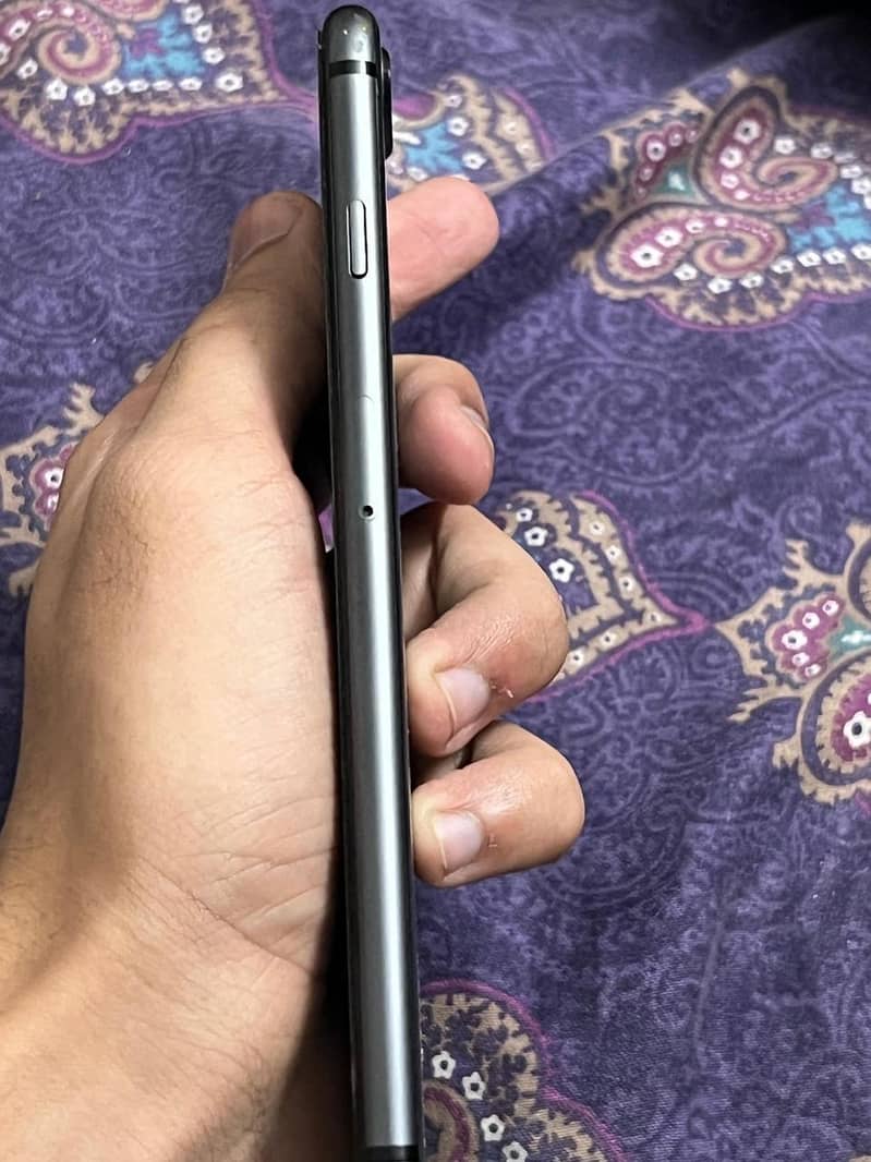 Apple iPhone 8 Plus 0
