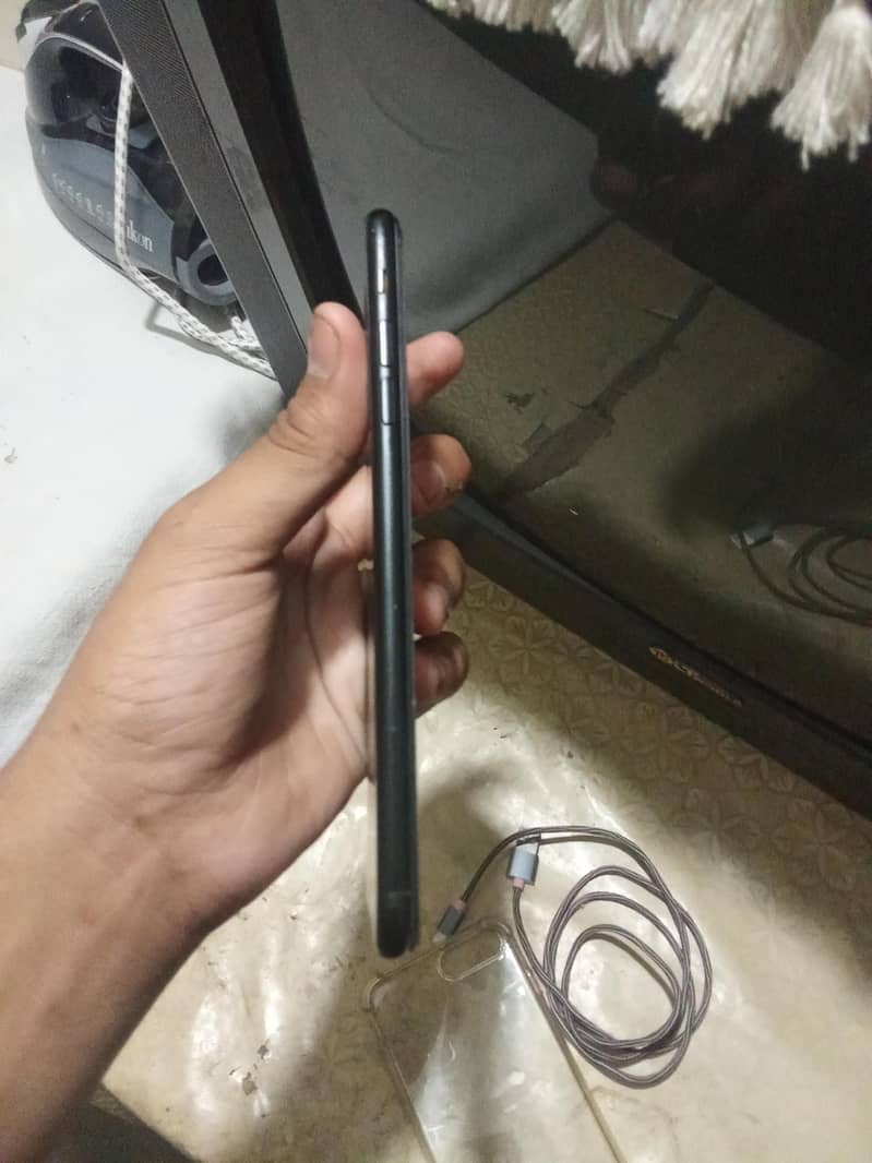 Apple iPhone 7 Plus 4