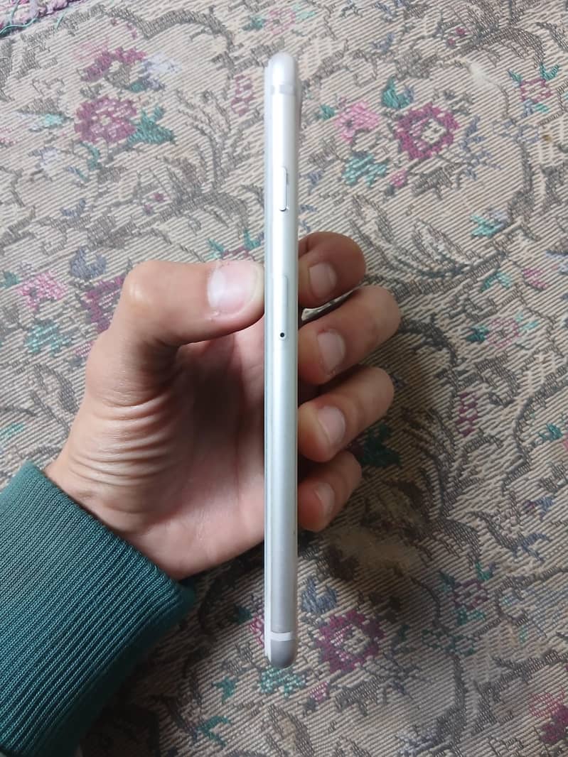 Apple iPhone 8 Plus 4