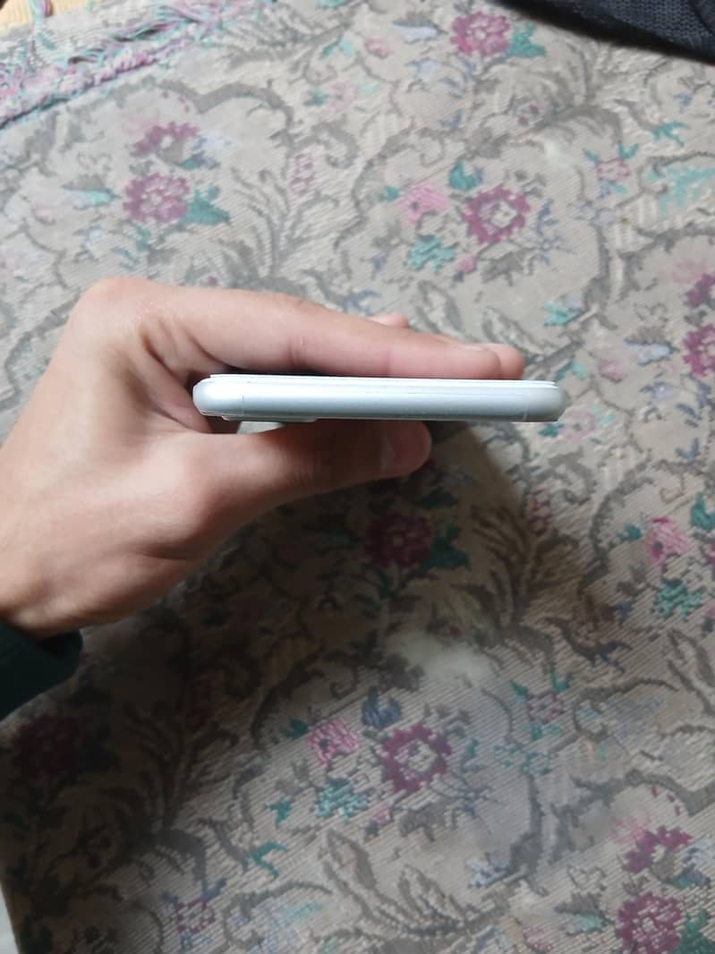Apple iPhone 8 Plus 5