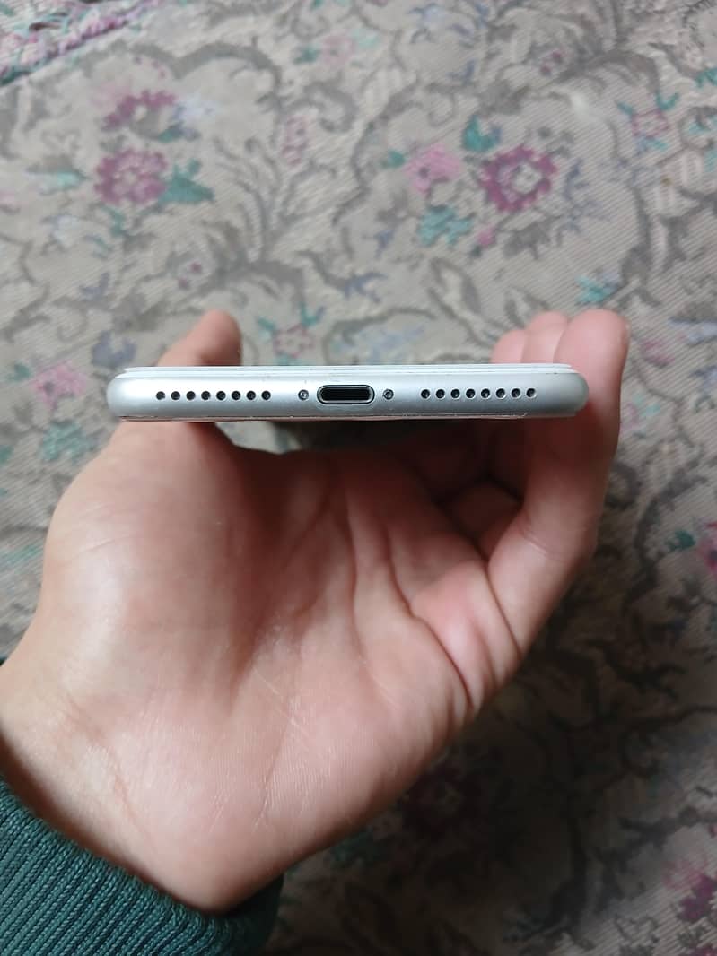 Apple iPhone 8 Plus 6