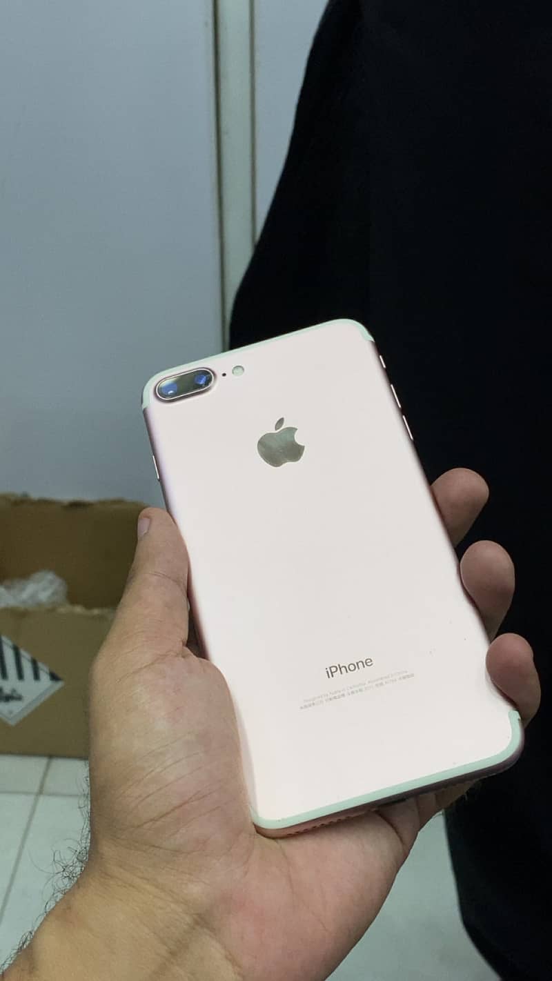 Apple iPhone 7 Plus 1