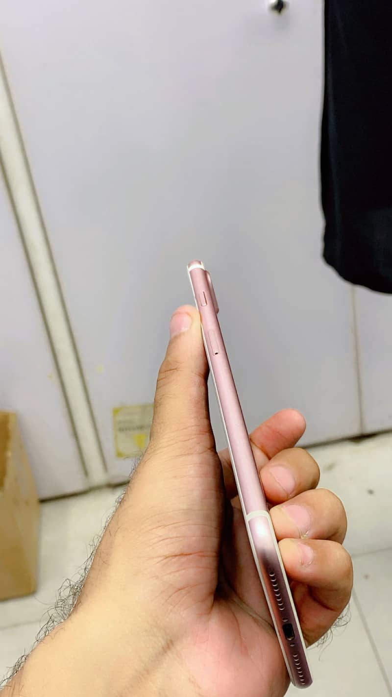 Apple iPhone 7 Plus 2