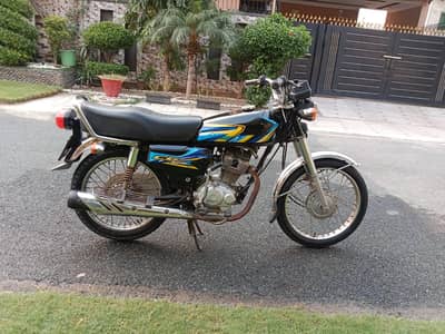 HONDA CG 125 FOR SALE IN CENTRAL PARK HOUSING SCHEME LAHORE