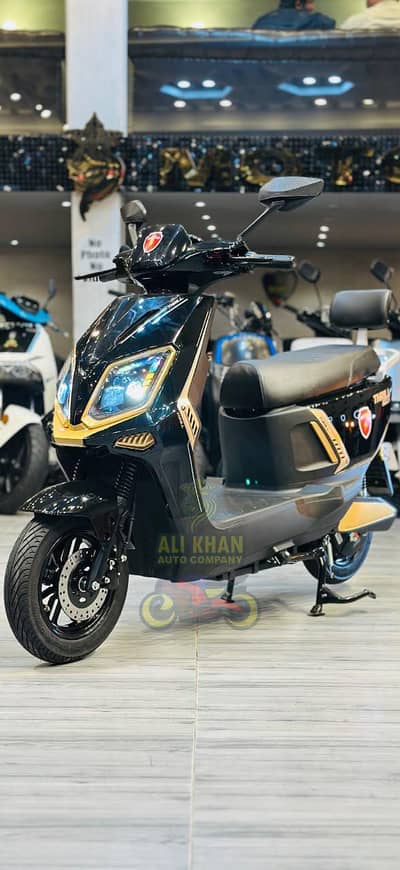 Scooty Kings Yadea Metro Evee Evon Okla EV Female Ramza