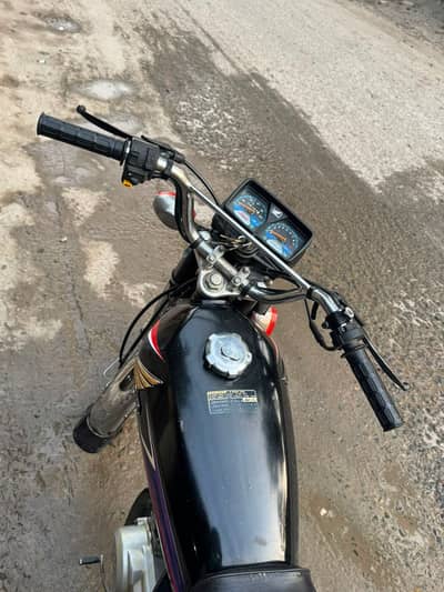 Honda 125 model 16B black colour