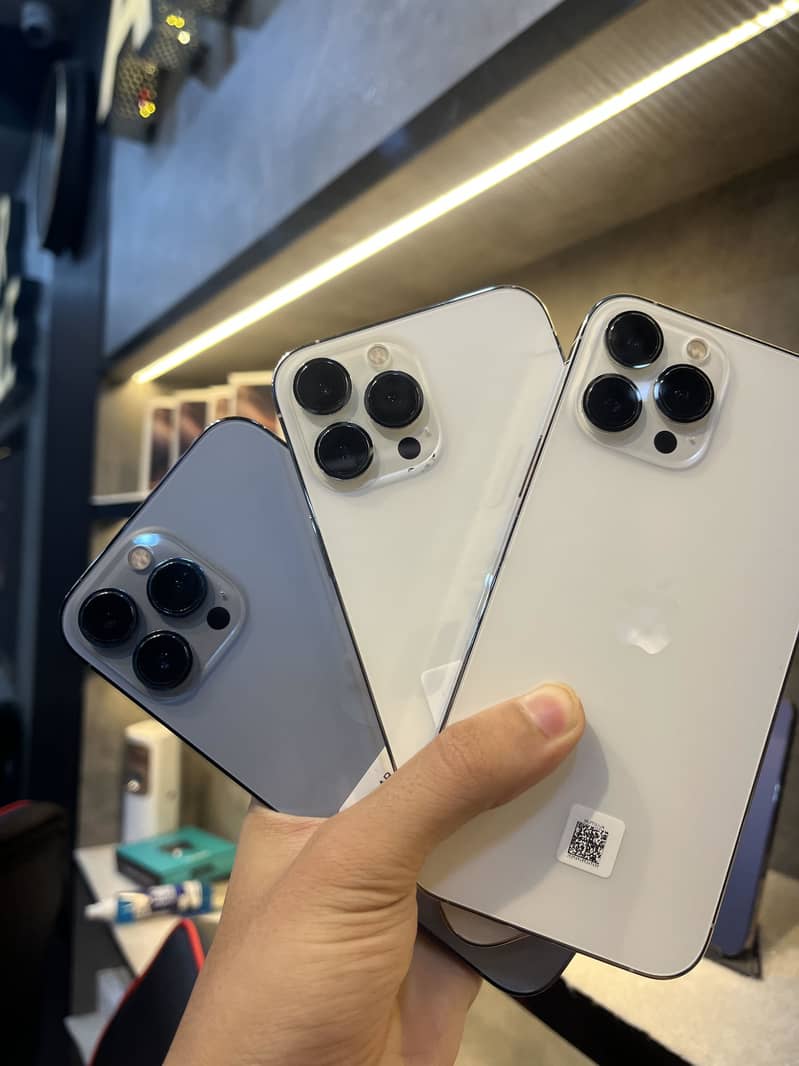 Apple iPhone 13 5