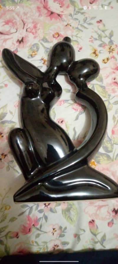 A BEAUTIFUL FAMILY VASE