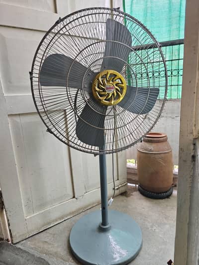 Pedestal Fan, like new condition (only 3 or 4 time used)
