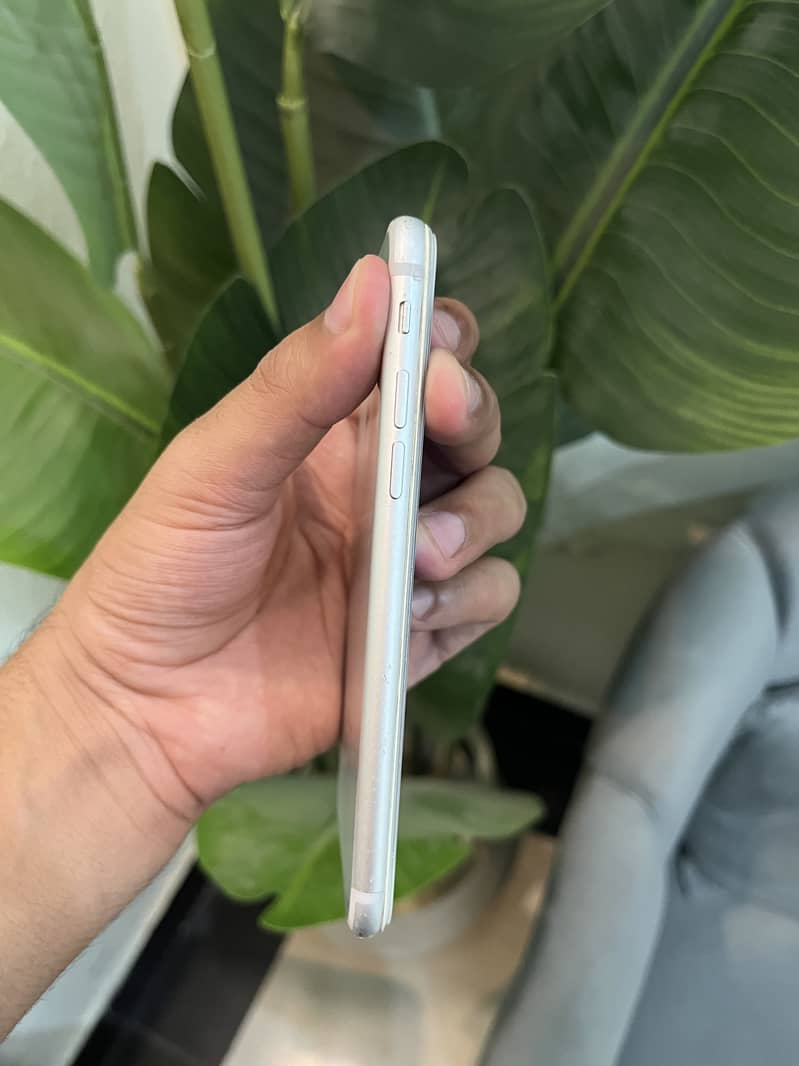 Apple iPhone 7 2