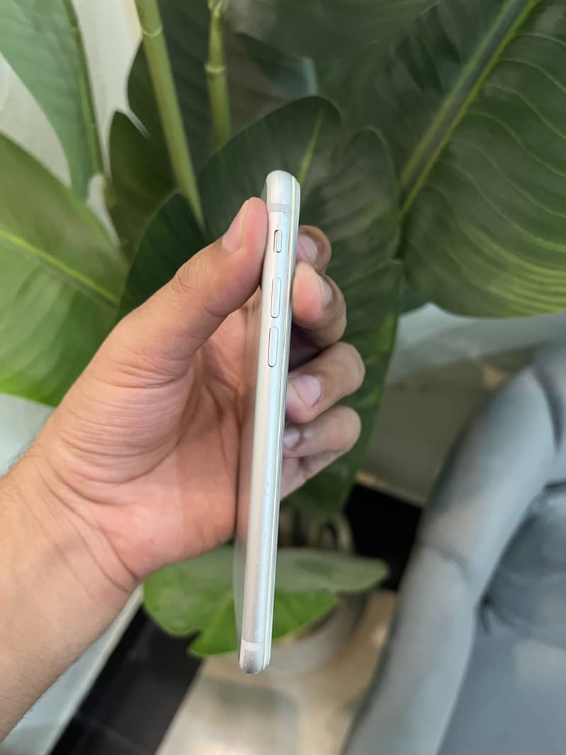 Apple iPhone 7 3