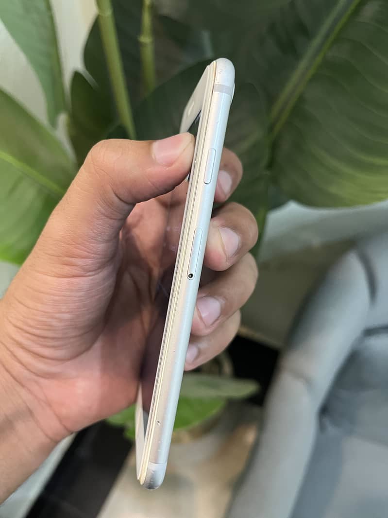 Apple iPhone 7 4