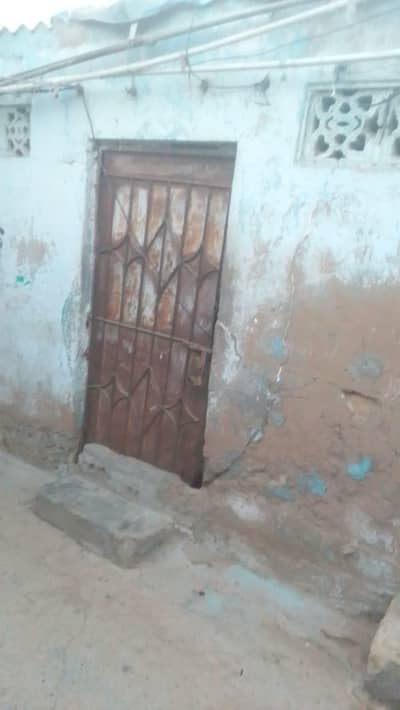 Flats Urgent Sale West open 5th Floor Main Ranchorline Chowk