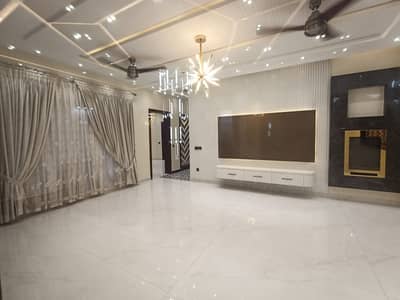 1 KANAL BEAUTIFUL HOUSE AVAILABLE FOR SALE IN A VERY HOT LOCATION IN PUNJAB COOP HOUSING SOCIETY BLOCK B