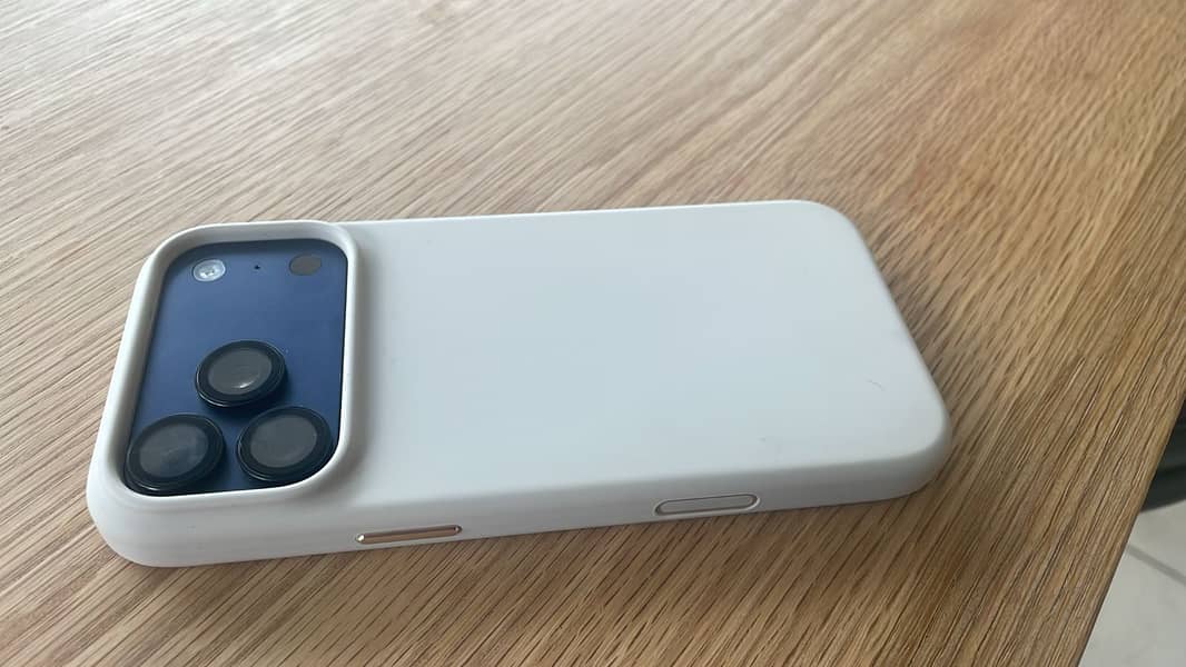Apple iPhone 17 Pro Max 0