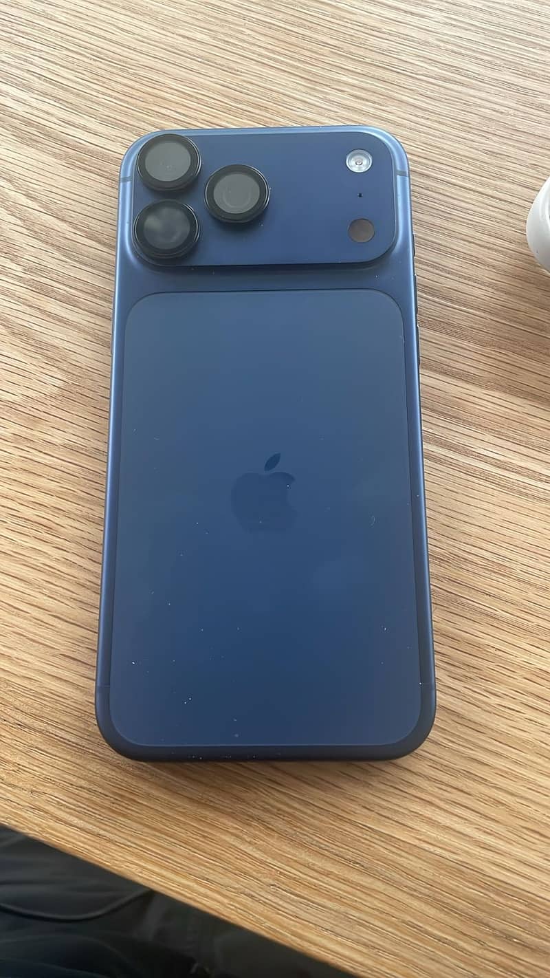 Apple iPhone 17 Pro Max 1