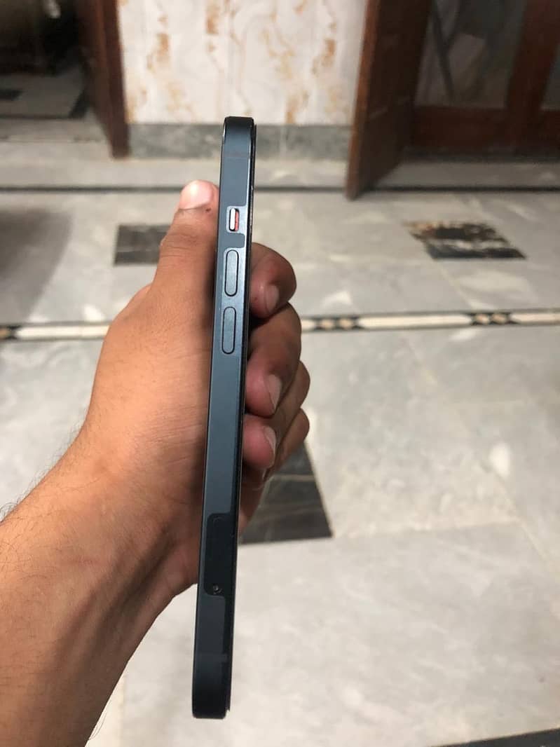 Apple iPhone 13 2