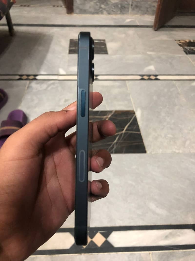 Apple iPhone 13 1