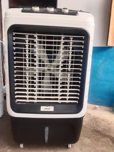 royal room cooler all ok achi condition main hai 5 ice bag ha price