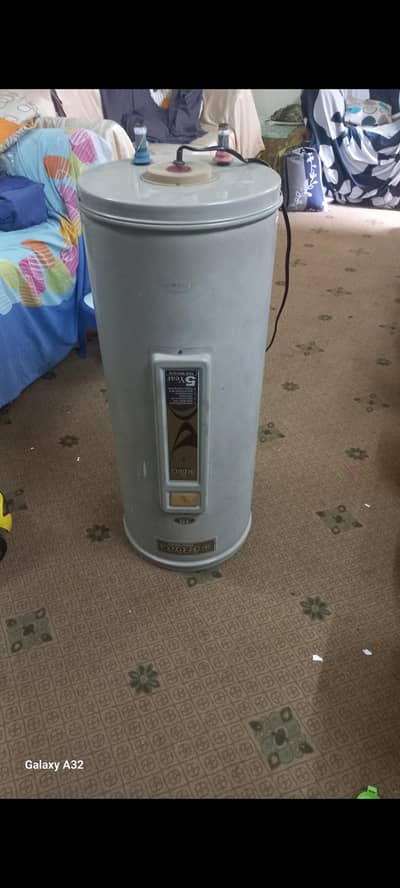i-zone Gas and electric geyser. For serious buyer.