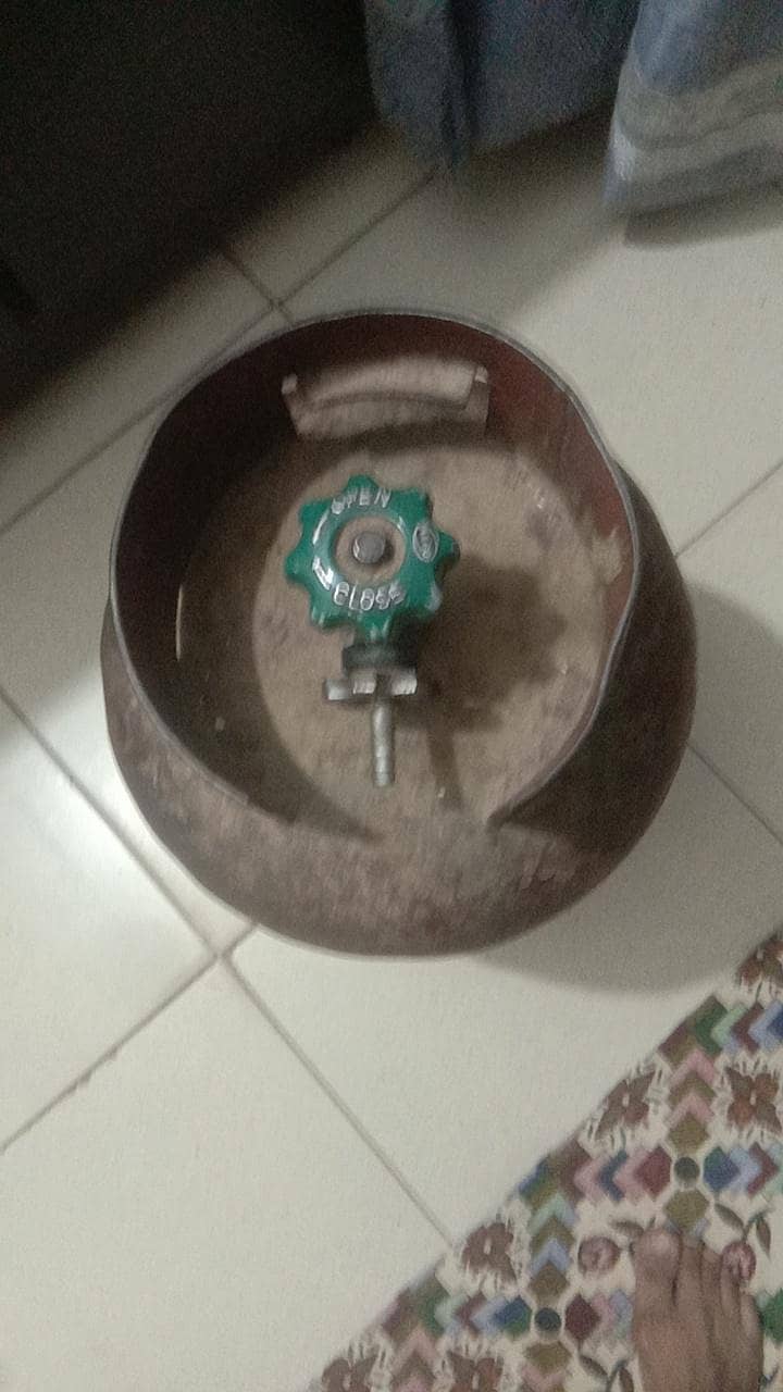 ایک عدد 12 کلو کا گیس سلینڈر 1