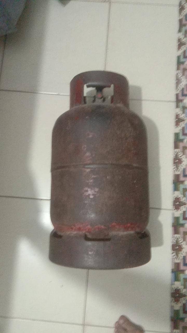 ایک عدد 12 کلو کا گیس سلینڈر 3