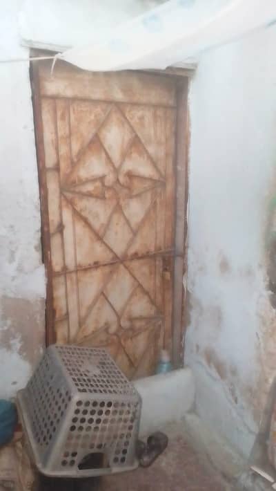 Flats Urgent Sale West open 5th Floor Main Ranchorline Chowk