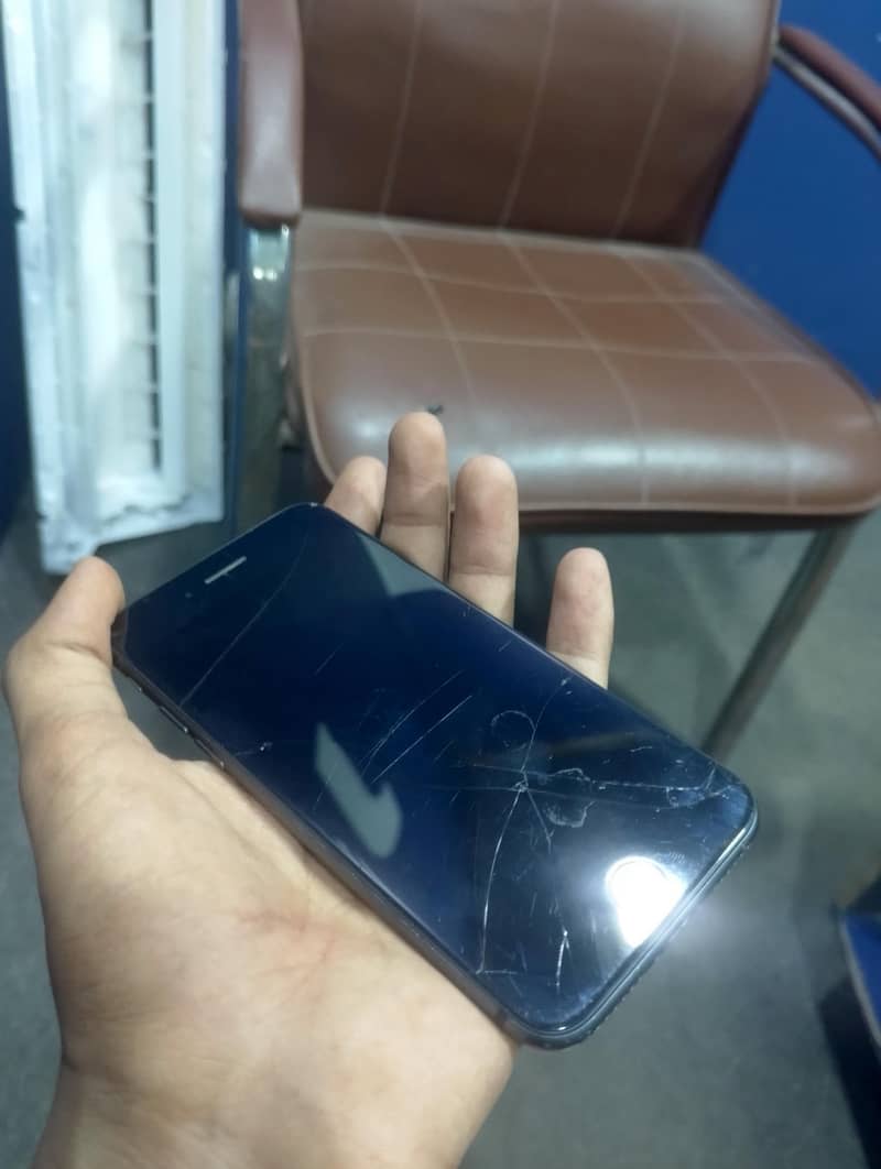 Apple iPhone 8 1