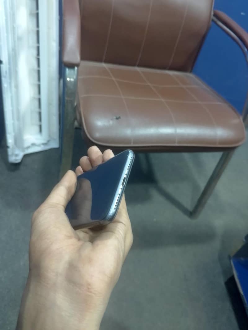 Apple iPhone 8 3