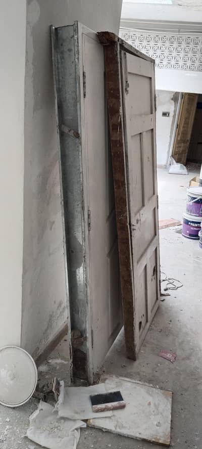 WOODEN DOORS