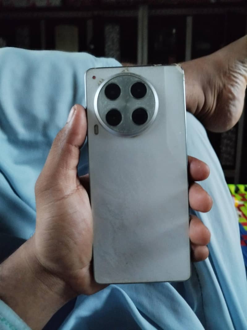 Tecno CAMON 30 0