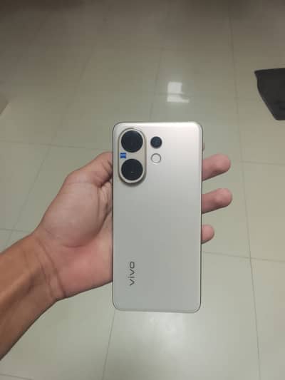 Vivo V60 zeiss 256GB storage 8GB ram