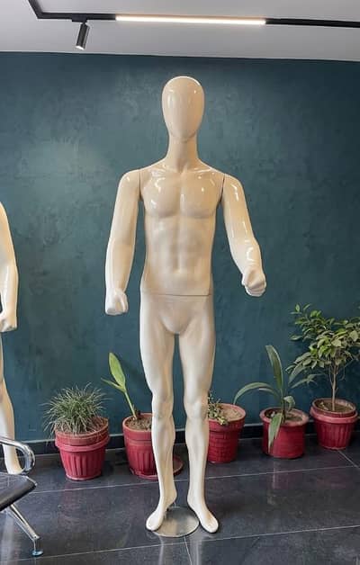 Dummy and Mannequin