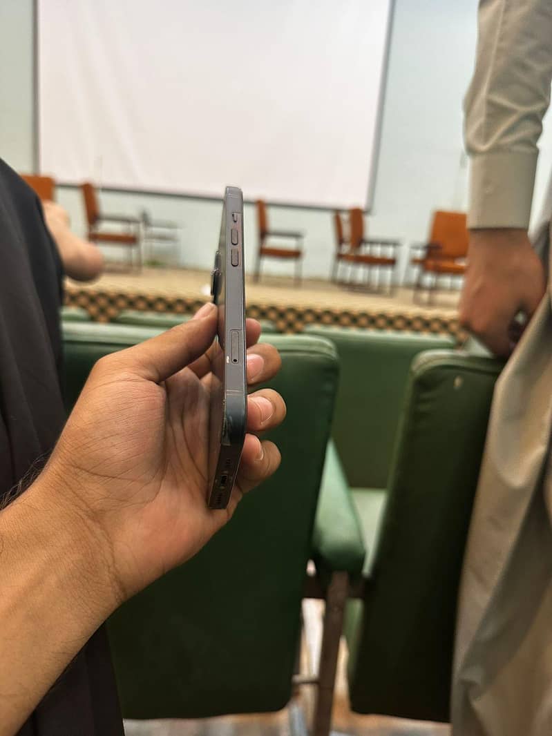 Apple iPhone 13 2